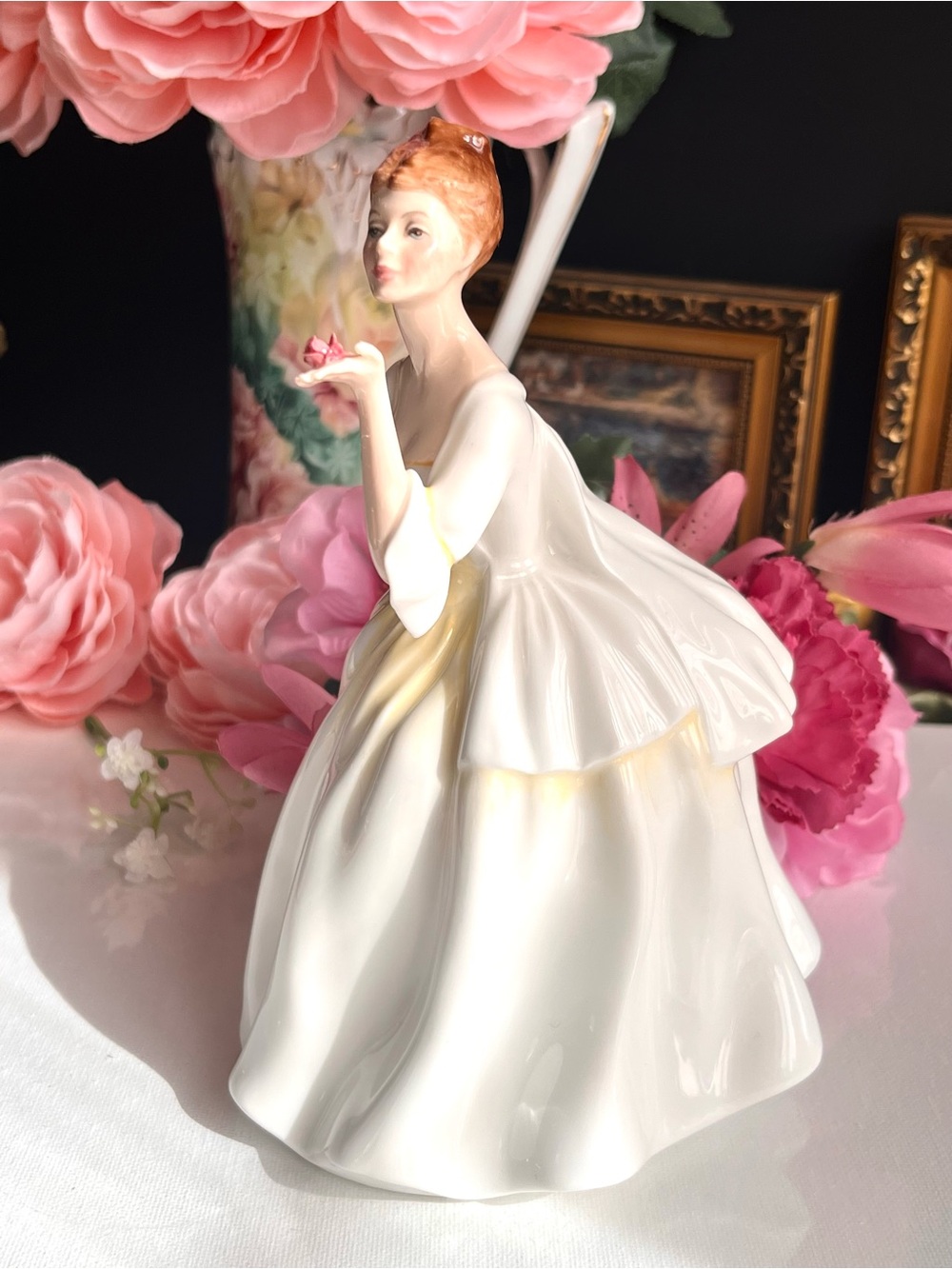 Vintage Royal Doulton Figurine Flower of Love HN 2460 MINT